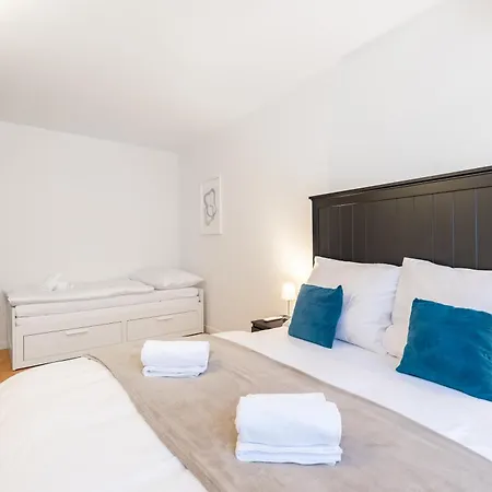 Old Town Oasis 3 Apartment