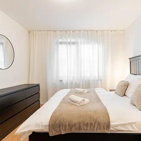Old Town Oasis 3 *